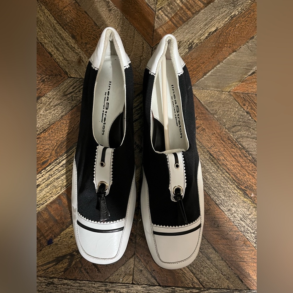Walter Genuin Pon Pon white/ black golf shoe women’s size 8.5. No box
